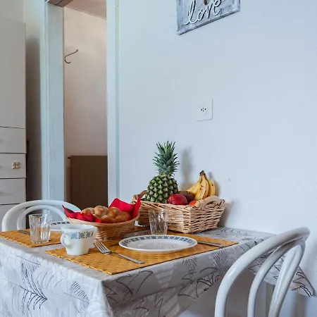 Apartamento Rosablanche-7 By Interhome
